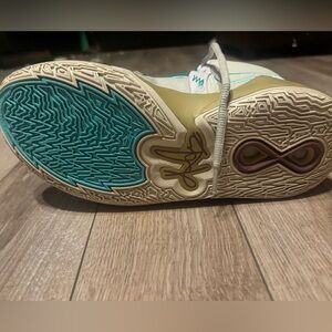 Nike Sue Bird x Kyrie Infinity EP 'Golden Tribute